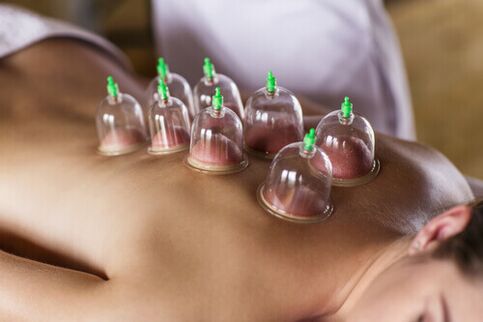 A massagem a vácuo é um método eficaz para o tratamento da osteocondrose em casa